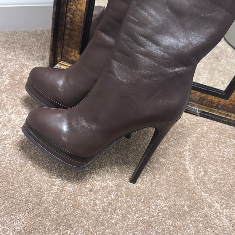 Elegant Brown Leather Women's Boots